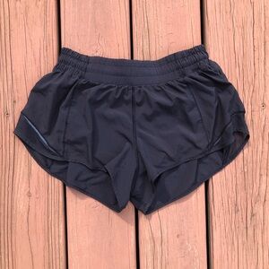 Lululemon Hotty Hot Short II 2.5” Shorts Black Liner Style W7ARKR Size 8
